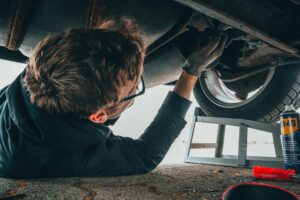 Read more about the article Top 5 Easy DIY Car Repairs Anyone Can Do (Plus Pro Tips!)